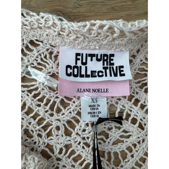 Future Collective Short Sleeve Tie Front Crochet Knit Cream Top Size XS NEW - Picture 6 of 9